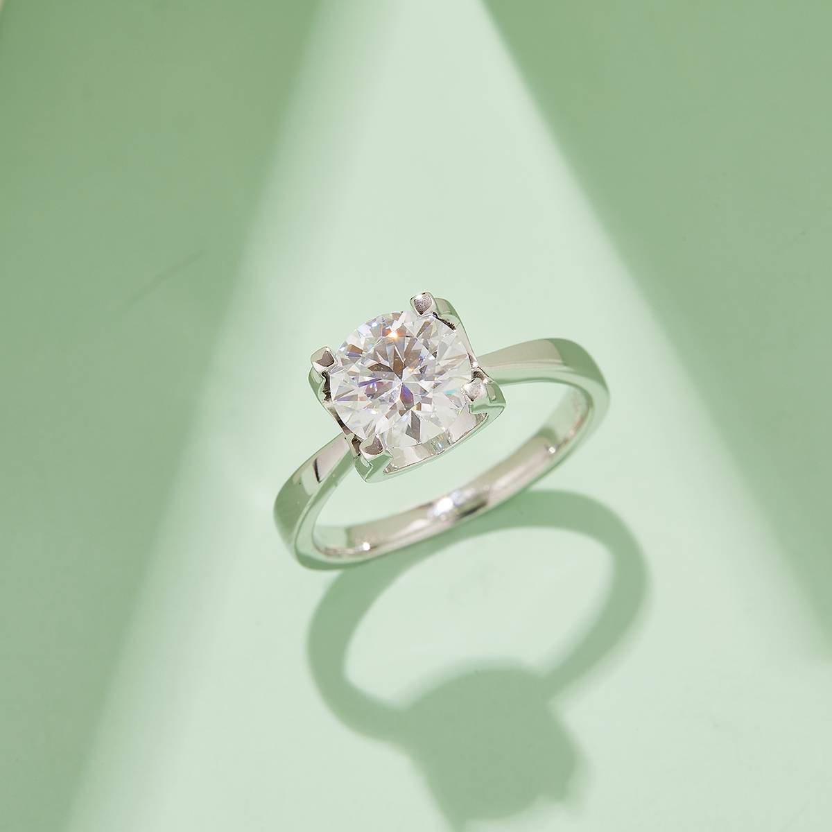 Classic Bullhead S925 Silver Plated Platinum Moissanite Diamond Women's Ring 2.0 Carat D-Class